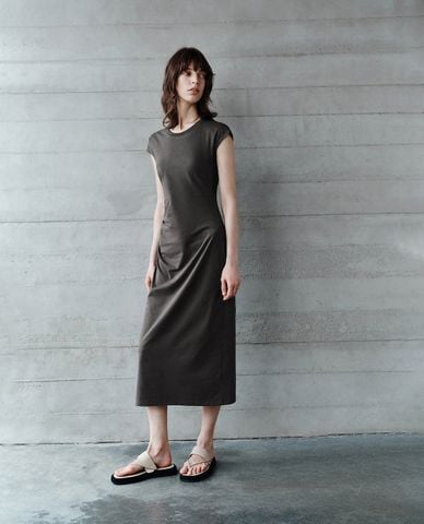  URBAN REVIVO - Đầm midi cổ tròn tay ngắn trẻ trung 