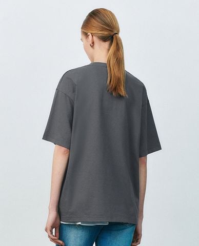  URBAN REVIVO - Áo thun nữ cổ tròn tay ngắn in họa tiết 