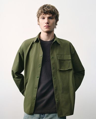  URBAN REVIVO - Áo khoác sơ mi nam cổ bẻ tay dài Button Up Loose 