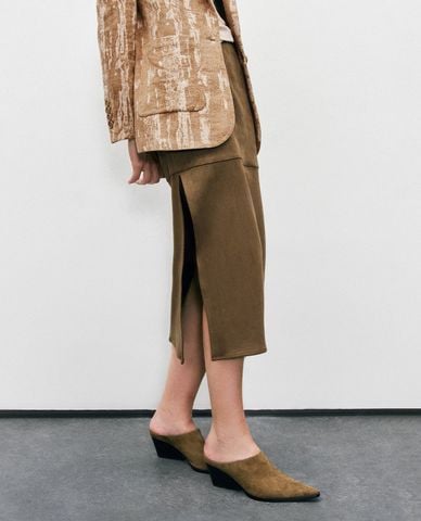  URBAN REVIVO - Chân váy phom suông midi xẻ tà Straight 