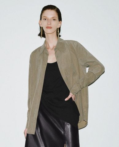  URBAN REVIVO - Áo sơ mi nữ cổ bẻ tay dài Button Up Loose 