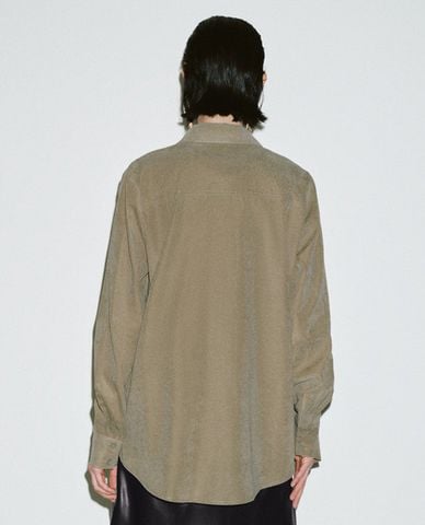  URBAN REVIVO - Áo sơ mi nữ cổ bẻ tay dài Button Up Loose 