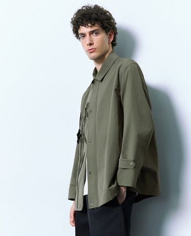  URBAN REVIVO - Áo khoác sơ mi nam cổ bẻ tay dài thêu hoa Embossed 