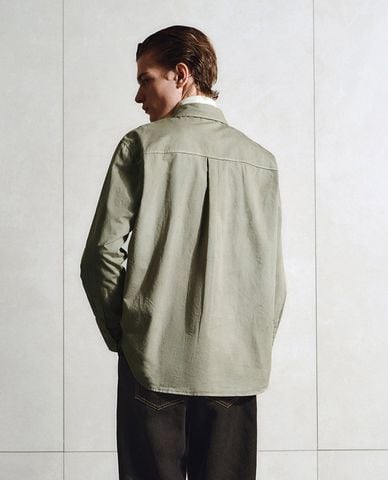  URBAN REVIVO - Áo sơ mi nam cổ bẻ tay dài 