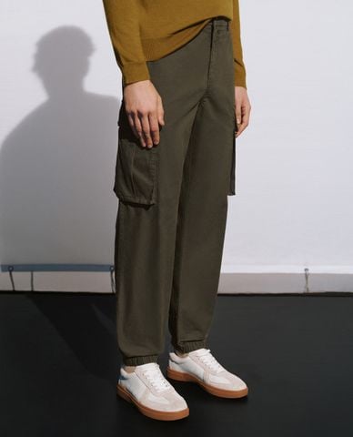  URBAN REVIVO - Quần jogger nam phối túi hộp cá tính 