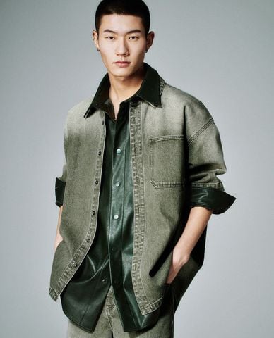  URBAN REVIVO - Áo sơ mi denim nam cổ bẻ tay ngắn Loose 