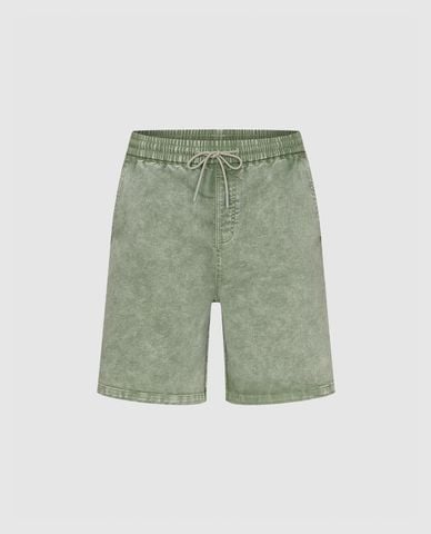  URBAN REVIVO - Quần short jeans nam ngang gối 