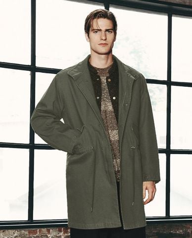  URBAN REVIVO - Áo khoác nam một hàng nút dáng dài Drawstring 