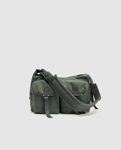  URBAN REVIVO - Túi đeo vai nam phom chữ nhật thời thượng 