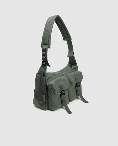  URBAN REVIVO - Túi đeo vai nam phom chữ nhật thời thượng 