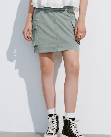  URBAN REVIVO - Chân váy chữ A mini lưng thun Straight 