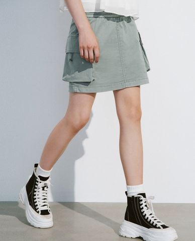  URBAN REVIVO - Chân váy chữ A mini lưng thun Straight 