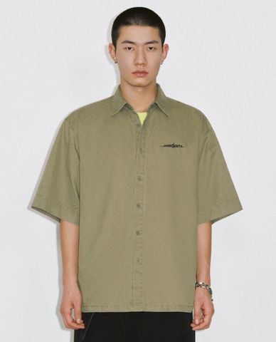  URBAN REVIVO - Áo sơ mi nam cổ bẻ tay ngắn trẻ trung 