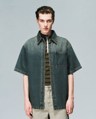  URBAN REVIVO - Áo sơ mi denim nam cổ bẻ tay ngắn trẻ trung 