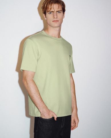  URBAN REVIVO - Áo thun nam cổ tròn tay ngắn hiện đại 