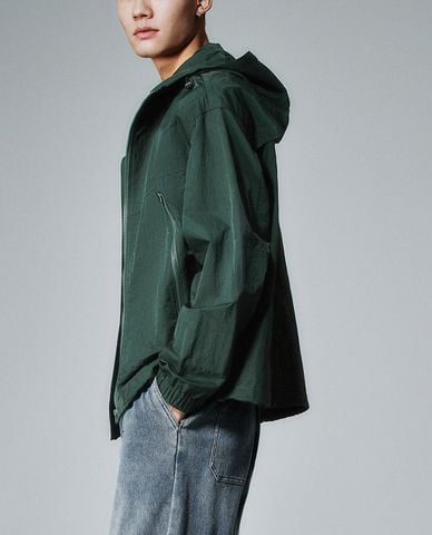  URBAN REVIVO - Áo khoác nam phối mũ hiện đại 