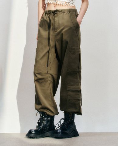  URBAN REVIVO - Quần nữ ống rộng lưng thun cá tính 