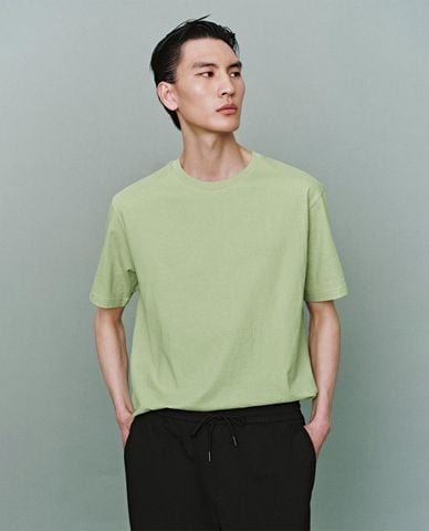  URBAN REVIVO - Áo thun nam cổ tròn tay ngắn hiện đại 