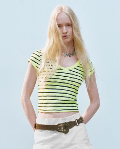  URBAN REVIVO - Áo thun nữ cổ V tay ngắn Striped 