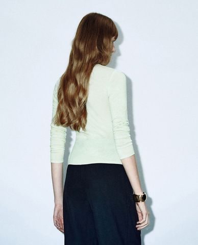  URBAN REVIVO - Áo thun nữ cổ tròn tay dài phom ôm 