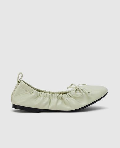  URBAN REVIVO - Giày búp bê nữ đế bệt phối nơ 