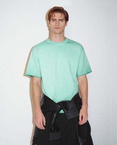  URBAN REVIVO - Áo thun nam cổ tròn hiện đại 