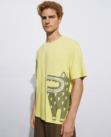  URBAN REVIVO - Áo thun nam cổ tròn tay ngắn in hoạ tiết 