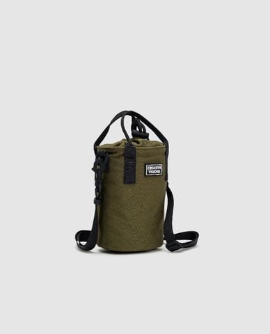  URBAN REVIVO - Túi đeo chéo nam dáng trụ Drawstring 