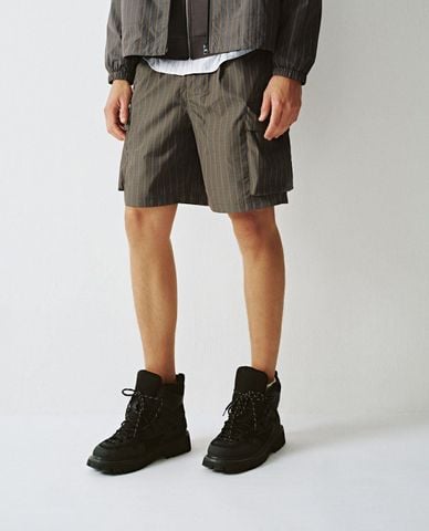  URBAN REVIVO - Quần short nam ngang gối thời trang 