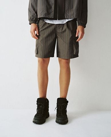  URBAN REVIVO - Quần short nam ngang gối thời trang 