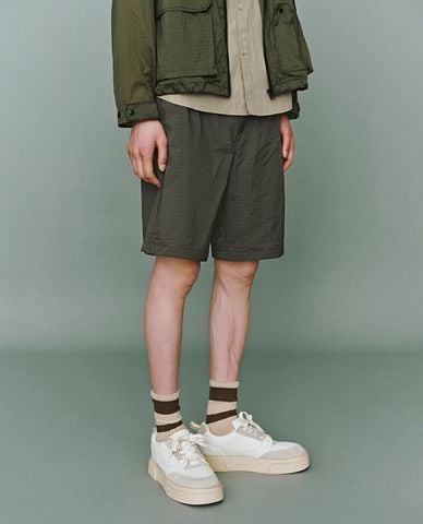  URBAN REVIVO - Quần short nam ngang gối Leisure 