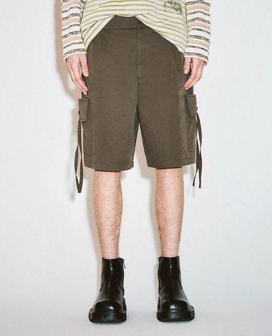  URBAN REVIVO - Quần short nam ống rộng Leisure 