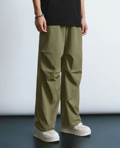  URBAN REVIVO - Quần nam ống rộng lưng thun phối dây rút thời trang 
