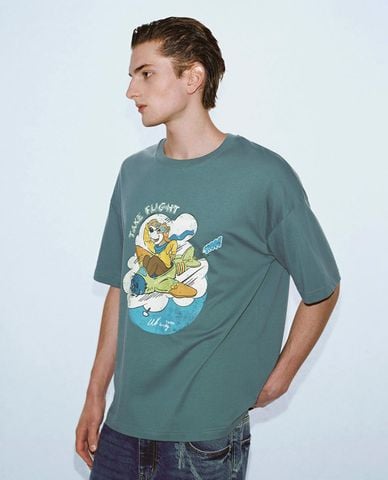  URBAN REVIVO - Áo thun nam cổ tròn tay ngắn in họa tiết 