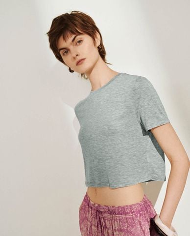  URBAN REVIVO - Áo croptop nữ cổ tròn tay ngắn 
