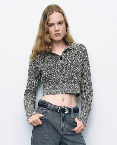  URBAN REVIVO - Áo croptop nữ dệt kim cổ bẻ tay dài Button Half Placket 
