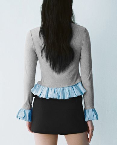  URBAN REVIVO - Áo kiểu nữ cổ tròn tay dài xếp tầng 