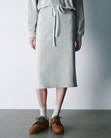  URBAN REVIVO - Chân váy phom suông midi lưng thun Straight 