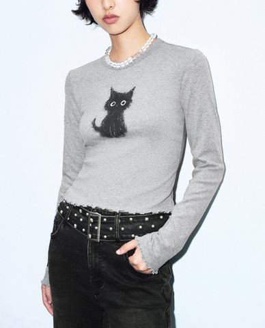  URBAN REVIVO - Áo thun nữ cổ tròn tay dài Cat Printed 
