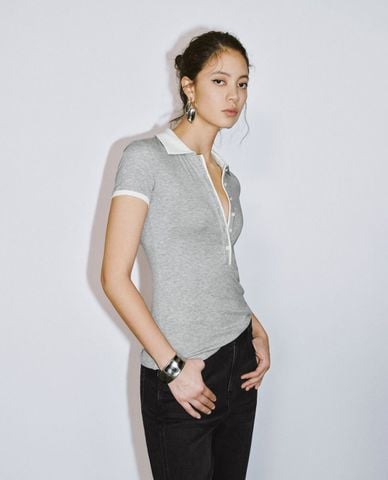  URBAN REVIVO - Áo polo nữ tay ngắn phom ôm 