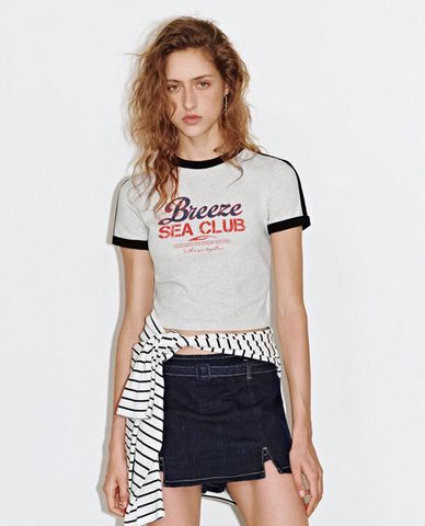  URBAN REVIVO - Áo croptop nữ cổ tròn tay ngắn 