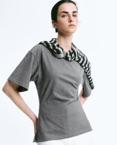  URBAN REVIVO - Áo thun nữ cổ tròn tay ngắn hiện đại 
