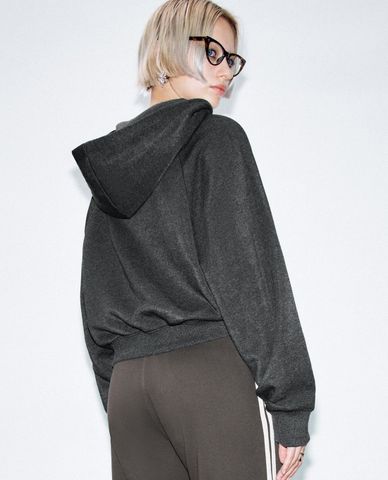  URBAN REVIVO - Áo khoác nữ phối mũ phom croptop Zip Up Front 