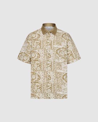  URBAN REVIVO - Áo sơ mi nam cổ bẻ tay ngắn in hoạ tiết 