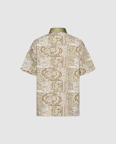  URBAN REVIVO - Áo sơ mi nam cổ bẻ tay ngắn in hoạ tiết 