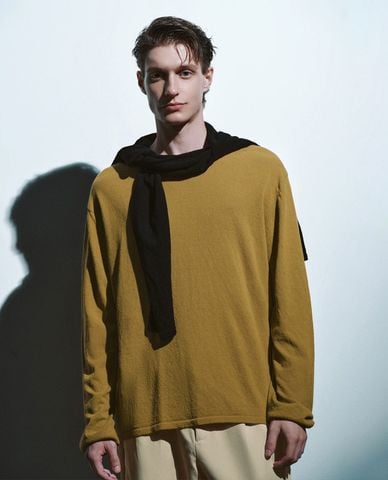  URBAN REVIVO - Áo thun nam cổ tròn dài tay thời thượng 