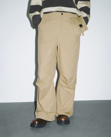  URBAN REVIVO - Quần nữ ống rộng phối túi hiện đại 