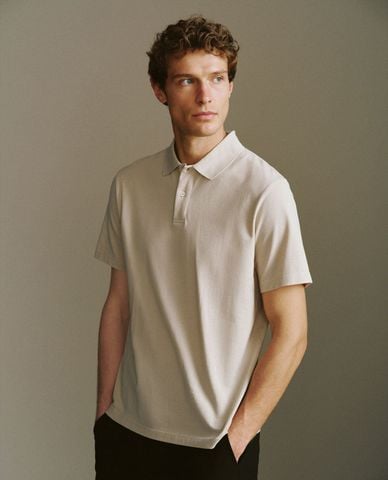  URBAN REVIVO - Áo polo nam cổ bẻ tay ngắn Button Half 