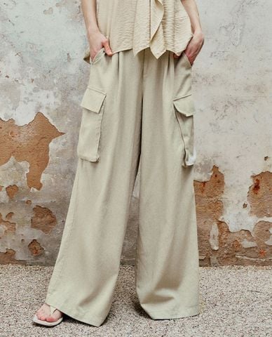  URBAN REVIVO - Quần nữ ống rộng phối túi hộp trẻ trung 