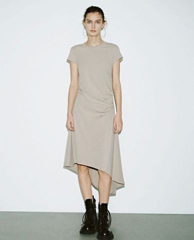  URBAN REVIVO - Đầm midi phom suông cổ tròn 